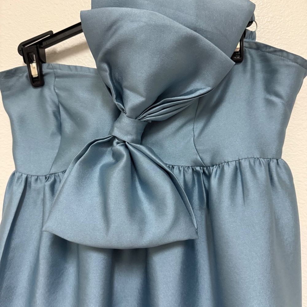 Petal & Pup Betina Bow One Shoulder Gown - Picture 2 of 6